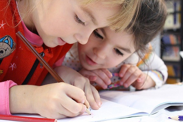 4 trucchi per far svolgere i compiti ai bambini